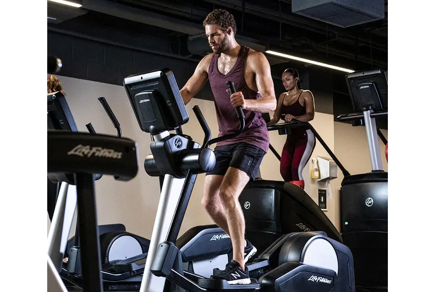 Life Fitness Club Series   (Plus) Elliptical Cross-Trainer (DEMO) (💥MEMORIAL SALE)