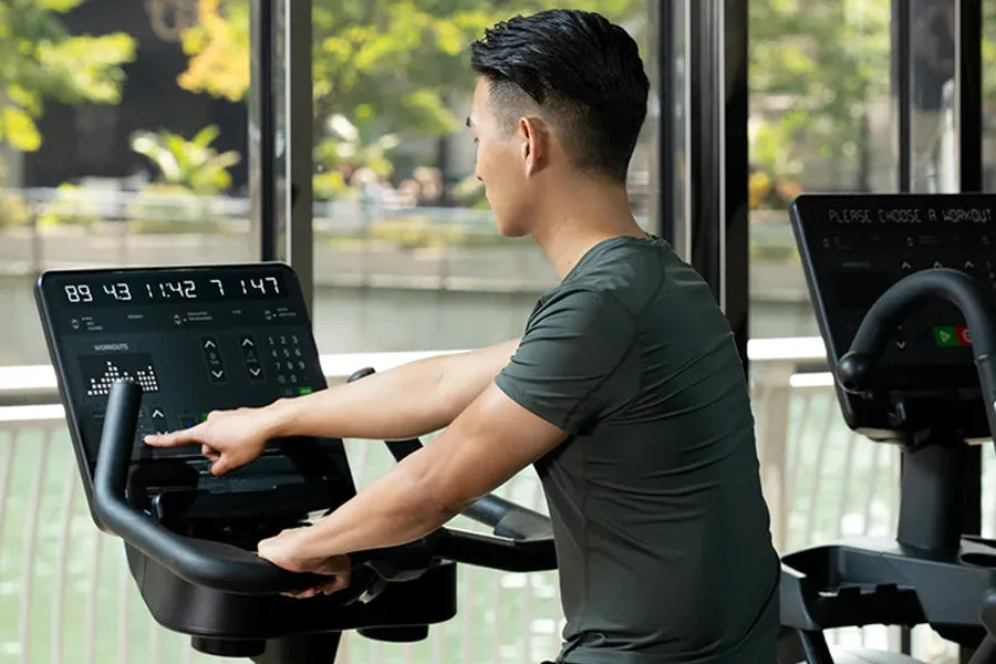 Life Fitness Club Series   (Plus) Upright Lifecycle Bike w/ SE3 Console (DEMO) (💥MEMORIAL SALE)