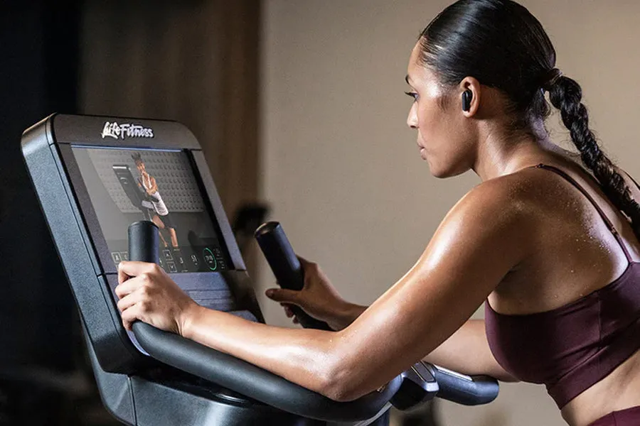 Life Fitness Club Series   (Plus) Upright Lifecycle Bike w/ SE3 Console (DEMO) (💥MEMORIAL SALE)