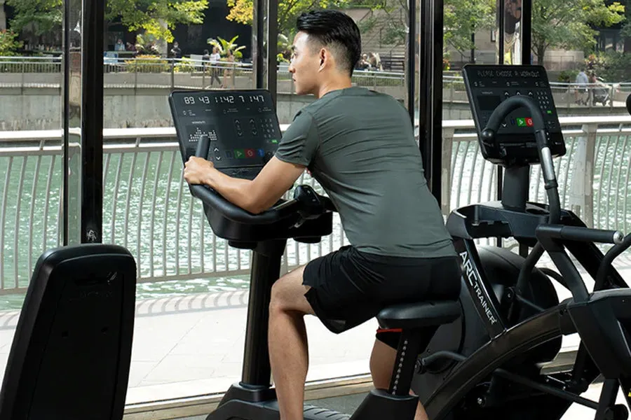 Life Fitness Club Series   (Plus) Upright Lifecycle Bike w/ SE3 Console (DEMO) (💥MEMORIAL SALE)