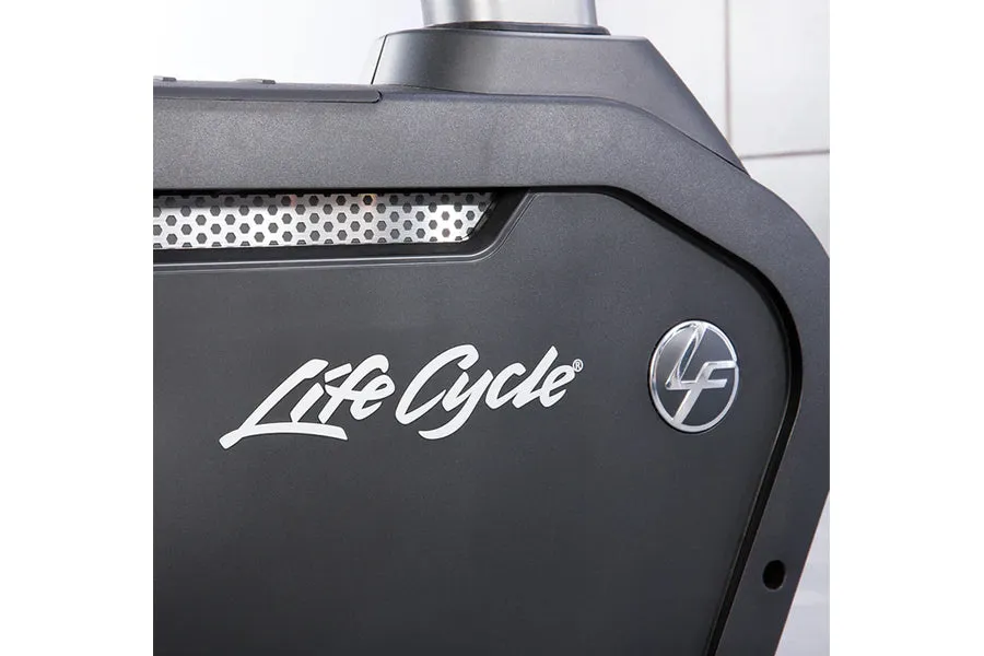 Life Fitness Club Series   (Plus) Upright Lifecycle Bike w/ SE3 Console (DEMO) (💥MEMORIAL SALE)