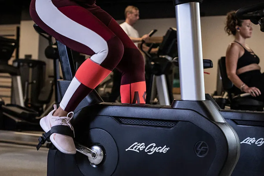 Life Fitness Club Series   (Plus) Upright Lifecycle Bike w/ SE3 Console (DEMO) (💥MEMORIAL SALE)